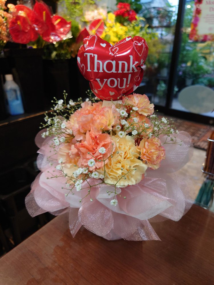 母の日の贈り物　黄色オレンジ系マジカルブーケ　Thank you！バルーン付き