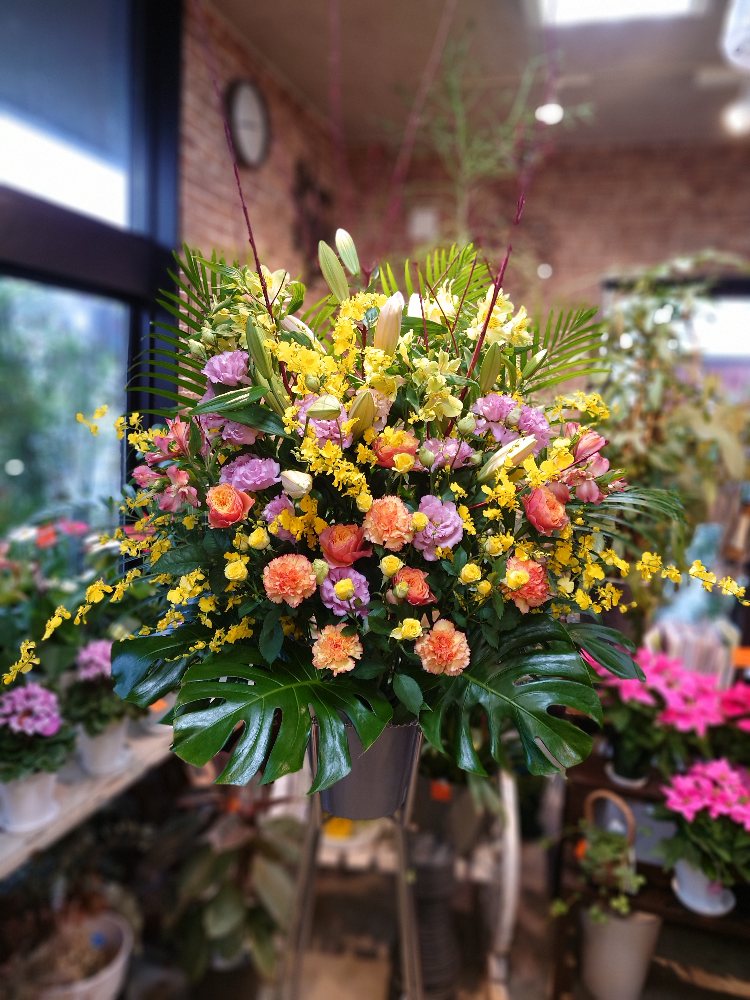 スタンド花お祝い開店用　黄色オレンジゴージャスフラワースタンド上１段【浜松市 / 磐田市 / 湖西市への配送限定】