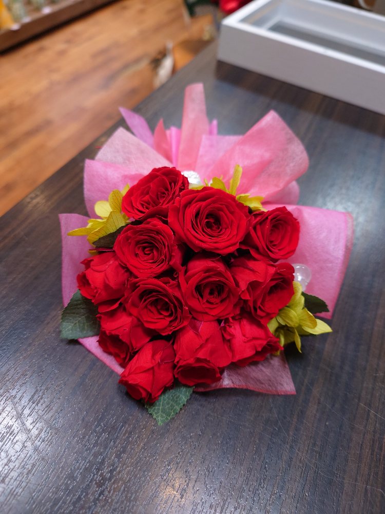 プロポーズにオススメ　プリザーブドフラワーの赤バラ12本の花束